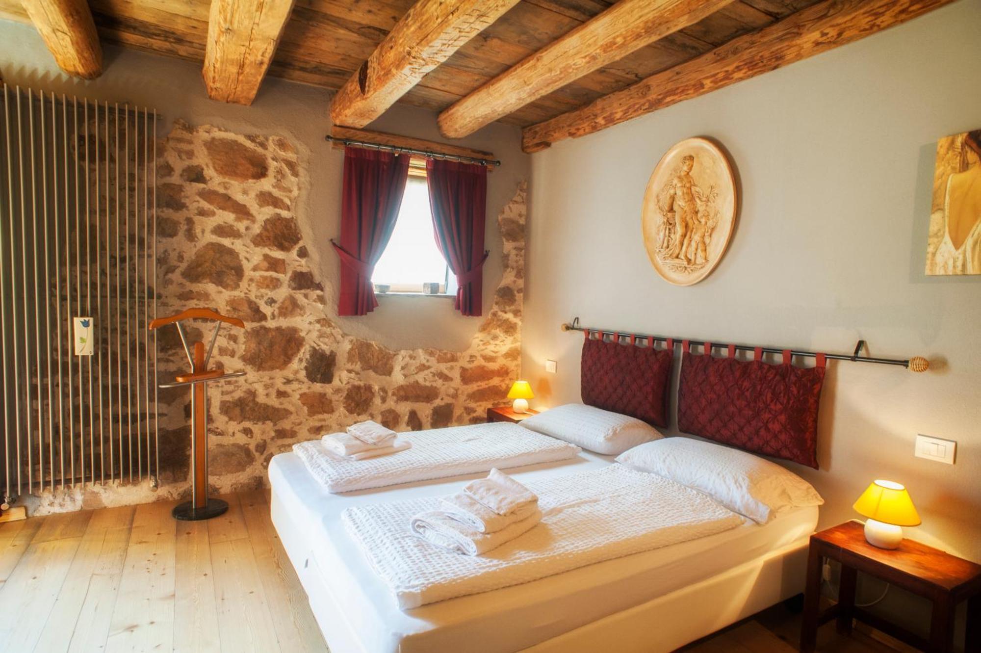 Maso Franceschella Bed and Breakfast Carano  Buitenkant foto