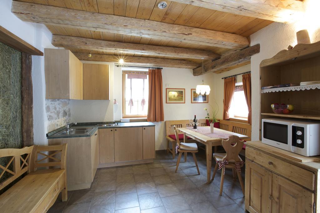 Maso Franceschella Bed and Breakfast Carano  Buitenkant foto